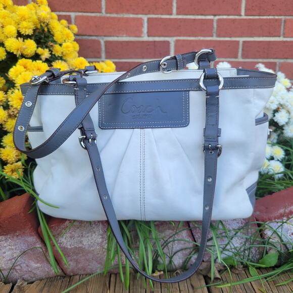 Coach Handbags - Coach East West Gallery Grey and White K0960-F13759 Leather Shoulder Bag